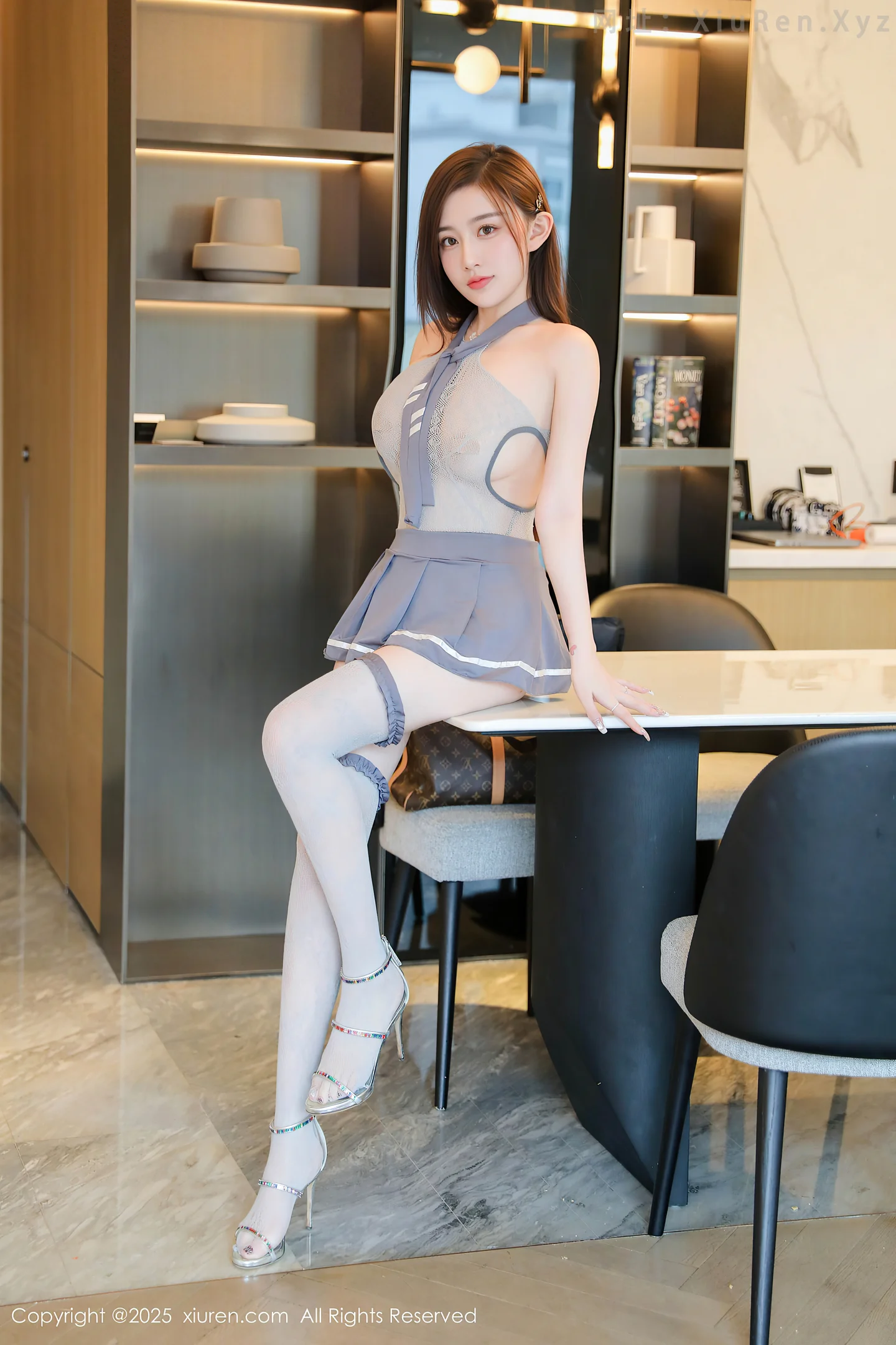 图片[6]-[XiuRen秀人网] VOL.10375 模特奶油猫呀性感灰色情趣服饰配灰色丝袜秀丰腴身材诱惑写真76P-秀人网官方网站